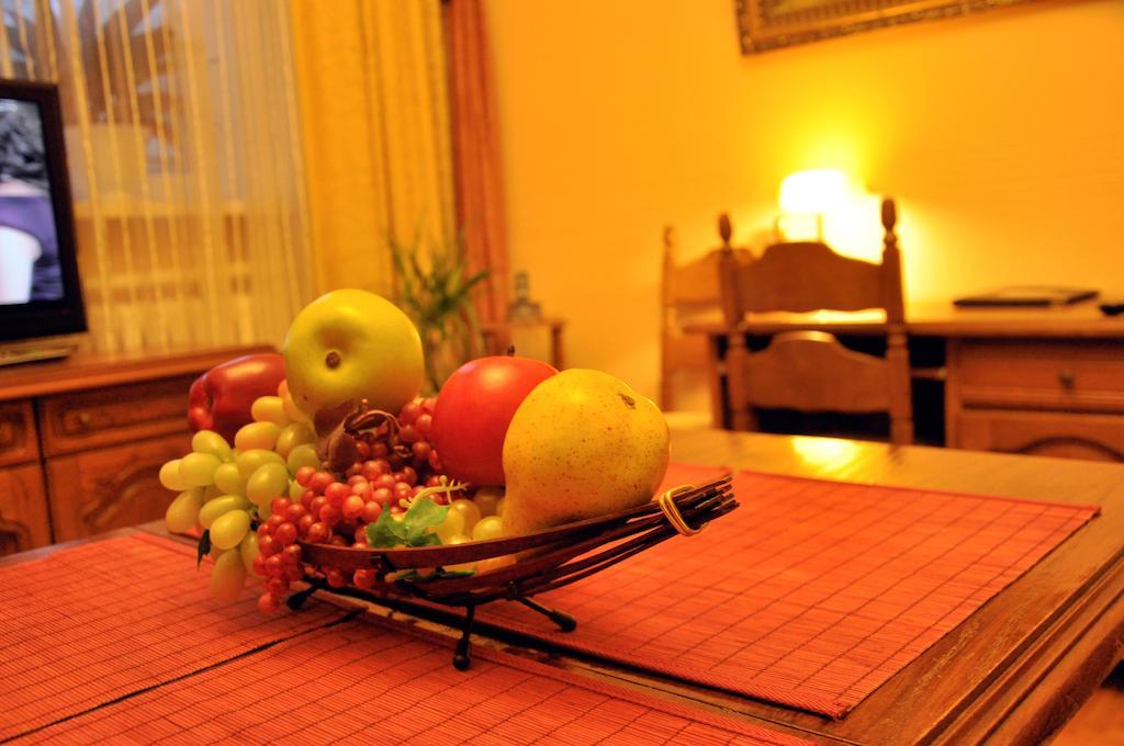 Knaus Apartments 체르니우치 외부 사진