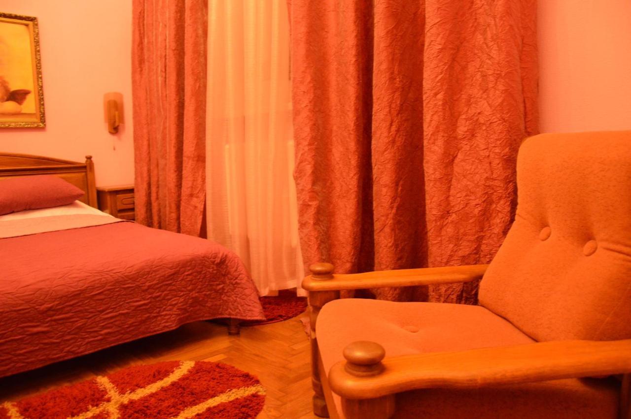 Knaus Apartments 체르니우치 외부 사진